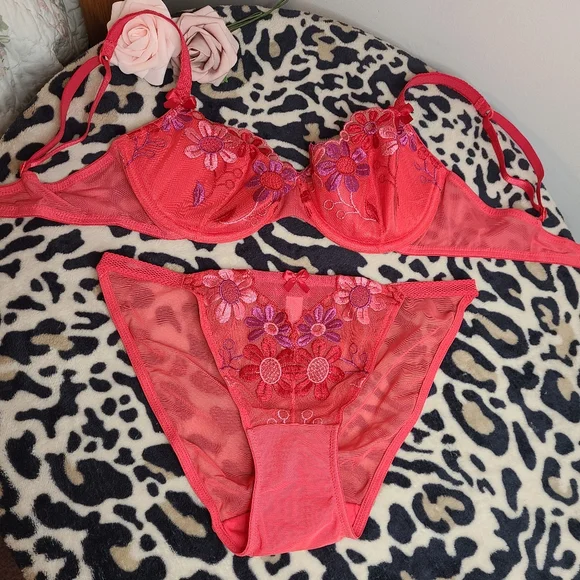 New Vintage Victoria's Secret Crazy Daisy Bra/ Panty Set 34C/sm 🌸 - Picture 7 of 11